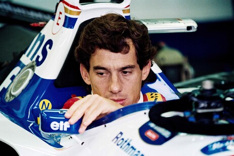Senna em carro da Williams minutos antes de acidente fatal