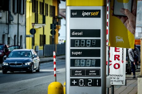 Preços de bens energéticos regulamentados, como combustíveis, perderam força na Itália